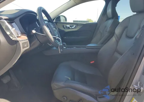 2024 Volvo Xc60 Plus z USA, uszkodzony, nr VIN YV4L12RL9R1761522